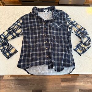 Rue21 Blue and Cream Soft Plaid Button Down Shirt Womens M